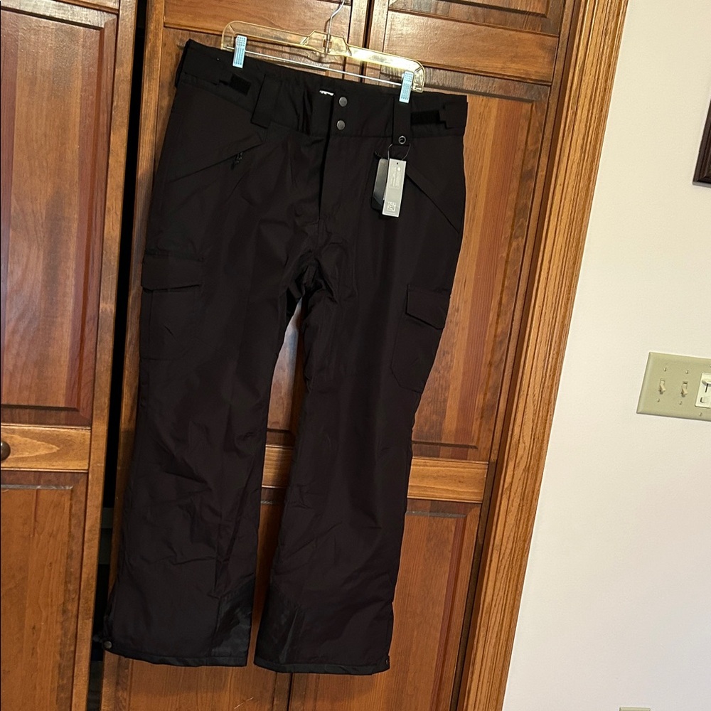 Womens Black Waterproof cargo Snow Pants - size XL skiing, snowboarding
